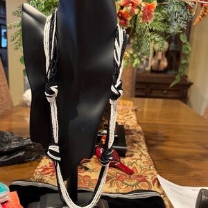 CHICOS Black and White Beaded Necklace
NEVER WORN